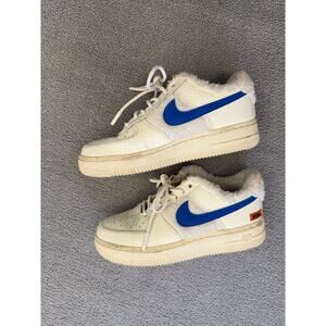 Nike Air Force 1 Women's Size 6  White Blue Sherpa‎ Fleece Sneakers